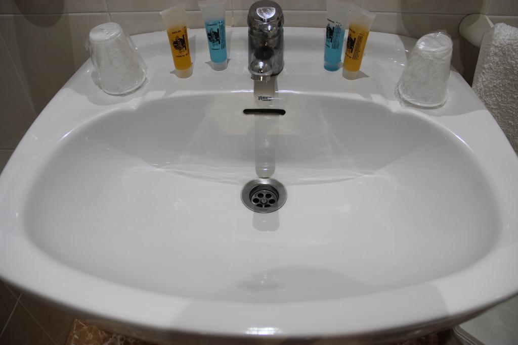 Hostal La Zamora Carcabuey ภายนอก รูปภาพ
