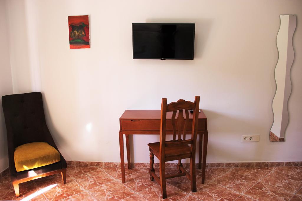Hostal La Zamora Carcabuey ภายนอก รูปภาพ